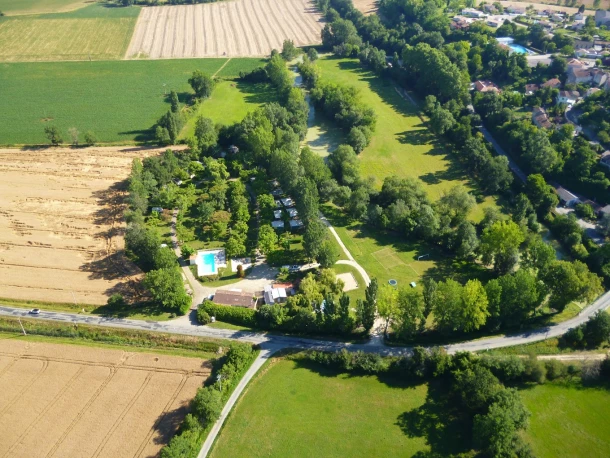 Camping Le Mouliat 3*, Camping 3* à Moncrabeau (Lot et Garonne) - Location Mobil Home pour 6 personnes - Photo N°1