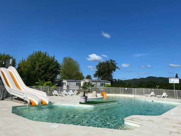 Camping La Salvinie 3*, Camping 3* à Terrasson Lavilledieu (Dordogne) - Location Mobil Home pour 6 personnes - Photo N°1