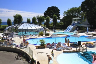  Camping Le Raguenes Plage 4*, Camping 4* à Névez (Finistère) - Location Mobil Home pour 7 personnes - Photo N°3