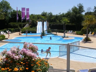 Camping Etang des Haizes - 4*, Camping 4* à La Haye du Puits (Manche) - Location Mobil Home pour 4 personnes - Photo N°3