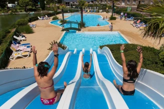 Camping Etang des Haizes - 4*, Camping 4* à La Haye du Puits (Manche) - Location Mobil Home pour 4 personnes - Photo N°4