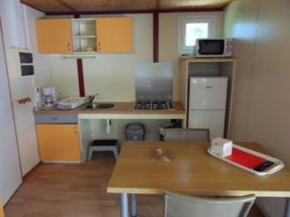 Camping Etche Zahar 3*, Camping 3* à Urt (Pyrénées Atlantiques) - Location Chalet pour 5 personnes - Photo N°3