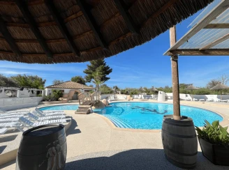 CAMPING LE CAMARGUAIS - 4*, Camping à Lattes (Hérault) - Location Chalet pour 7 personnes - Photo N°2