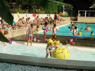 Camping des Sources 3*, Camping 3* à Saint Jean du Gard (Gard) - Location Chalet pour 5 personnes - Photo N°7