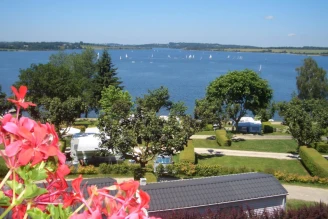  Camping Beau Rivage 4*, Camping 4* à Salles Curan (Aveyron) - Location Mobil Home pour 7 personnes - Photo N°2