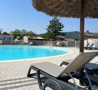 Camping Carrefour de l'Ardèche - 3*, Camping 3* à Saint Remèze (Ardèche) - Location Chalet pour 2 personnes - Photo N°4