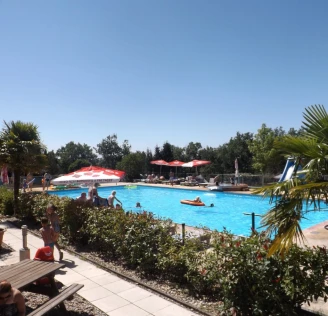 Camping Fontaine du Roc 3*, Camping 3* à Dévillac (Lot et Garonne) - Location Mobil Home pour 4 personnes - Photo N°2