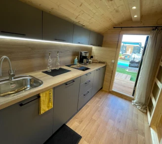 Camping La Rivière d'Argent 3*, Camping 3* à Huelgoat (Finistère) - Location Chalet pour 4 personnes - Photo N°4