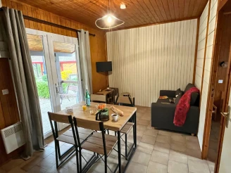 , Camping 3* à Messery (Haute Savoie) - Location Chalet pour 4 personnes - Photo N°4