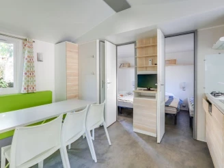 Camping Le Suroit 4*, Camping 4* à Saint Georges d'Oléron (Charente Maritime) - Location Mobil Home pour 6 personnes - Photo N°4