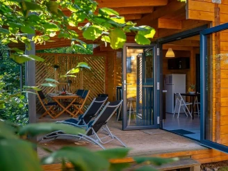 Camping Les Castors 4*, Camping 4* à Burnhaupt le Haut (Haut Rhin) - Location Chalet pour 4 personnes - Photo N°4