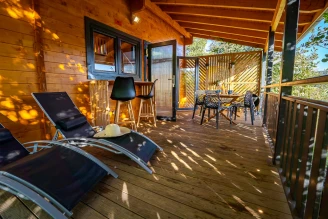Camping Les Castors 4*, Camping 4* à Burnhaupt le Haut (Haut Rhin) - Location Chalet pour 6 personnes - Photo N°4