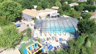Camping Les Charmes - 4*, Camping 4* à Apremont (Vendée) - Location Mobil Home pour 4 personnes - Photo N°2
