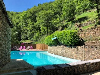 Camping Moulin de Chaules 3*, Camping 3* à Saint Constant (Cantal) - Location Yourte pour 2 personnes - Photo N°2