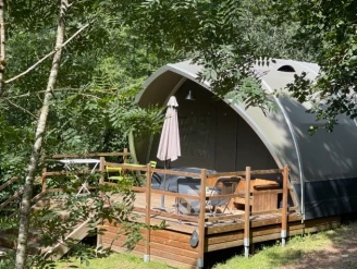 Camping Moulin de Chaules 3*, Camping 3* à Saint Constant (Cantal) - Location Cabane pour 6 personnes - Photo N°2