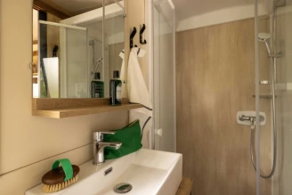 Camping Saintes Grandes Rives 3*, Camping à Saintes (Charente Maritime) - Location Mobil Home pour 4 personnes - Photo N°3