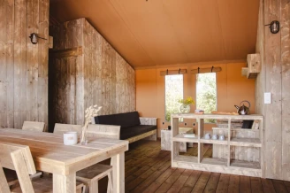 Camping Village de La Guyonnière 5*, Camping 5* à Saint Julien des Landes (Vendée) - Location Tente équipée pour 7 personnes - Photo N°2
