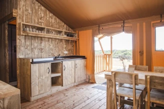 Camping Village de La Guyonnière 5*, Camping 5* à Saint Julien des Landes (Vendée) - Location Tente équipée pour 7 personnes - Photo N°3