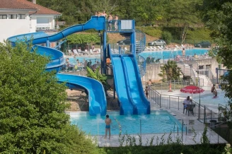 Camping de Collonges-la-rouge 3*, Camping 3* à Collonges la Rouge (Corrèze) - Location Chalet pour 4 personnes - Photo N°2