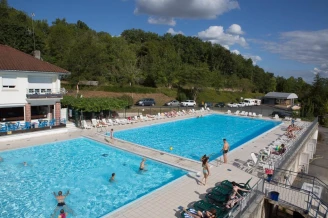 Camping de Collonges-la-rouge 3*, Camping 3* à Collonges la Rouge (Corrèze) - Location Chalet pour 4 personnes - Photo N°3