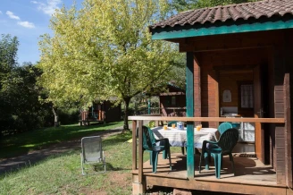 Camping de Collonges-la-rouge 3*, Camping 3* à Collonges la Rouge (Corrèze) - Location Chalet pour 4 personnes - Photo N°4