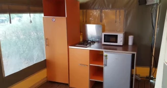Camping de L'Ile 3*, Camping 3* à Bannay (Cher) - Location Tente équipée pour 4 personnes - Photo N°2