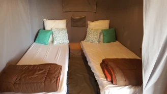 Camping de L'Ile 3*, Camping 3* à Bannay (Cher) - Location Tente équipée pour 4 personnes - Photo N°4