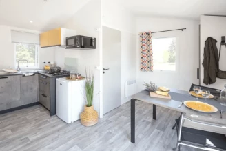 Camping de La Roche Percée, Camping 4* à Fouesnant (Finistère) - Location Mobil Home pour 3 personnes - Photo N°3