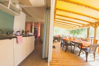 Camping de PEYROCHE - 3*, Camping 3* à Labeaume (Ardèche) - Location Mobil Home pour 8 personnes - Photo N°2