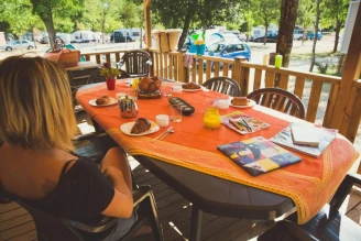 Camping de PEYROCHE - 3*, Camping 3* à Labeaume (Ardèche) - Location Mobil Home pour 8 personnes - Photo N°3