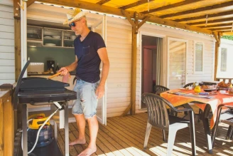 Camping de PEYROCHE - 3*, Camping 3* à Labeaume (Ardèche) - Location Mobil Home pour 8 personnes - Photo N°4