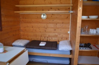 Camping de Tauves 3*, Camping 3* à Tauves (Puy de Dôme) - Location Chalet pour 4 personnes - Photo N°3