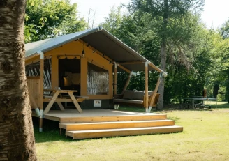 Camping l'Air du Temps - 4*, Camping 3* à Beaulieu (Cantal) - Location Tente équipée pour 4 personnes - Photo N°3