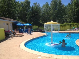 Camping les Berges du Canal - 4*, Camping 4* à Villeneuve lès Béziers (Hérault) - Location Cabane pour 2 personnes - Photo N°3