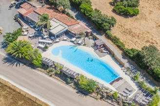  Camping Le Colomba 4*, Camping 4* à Olmeto (Corse du Sud) - Location Mobil Home pour 6 personnes - Photo N°3