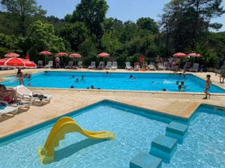 Camping La Castillonderie 4*, Camping 4* à Montignac (Dordogne) - Location Mobil Home pour 4 personnes - Photo N°2