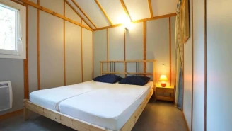 Domaine Papillon - 3*, Camping 3* à Reyrevignes (Lot) - Location Chalet pour 4 personnes - Photo N°4