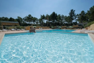 Domaine des Pins - 4*, Camping 4* à Saint Hilaire de Riez (Vendée) - Location Appartement pour 2 personnes - Photo N°2
