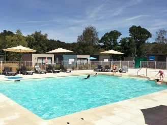 , Camping 3* à Malansac (Morbihan) - Location Chalet pour 6 personnes - Photo N°2