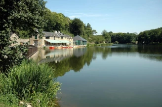 Domaine du Moulin Neuf 3* , Camping 3* à Rochefort en Terre (Morbihan) - Location Chalet pour 2 personnes - Photo N°3