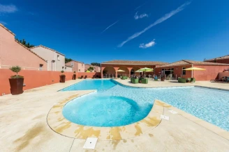 Domaine de Bacchus 3*, Camping 3* à Saint Christol (Hérault) - Location Villa pour 4 personnes - Photo N°2