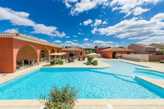 Domaine de Bacchus 3*, Camping 3* à Saint Christol (Hérault) - Location Villa pour 4 personnes - Photo N°3