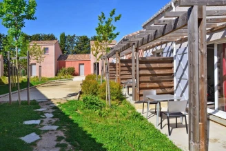 Domaine de Bacchus 3*, Camping 3* à Saint Christol (Hérault) - Location Villa pour 4 personnes - Photo N°4