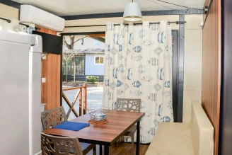 Parc Des Fontanettes - 4*, Camping à La Seyne sur Mer (Var) - Location Chalet pour 5 personnes - Photo N°4
