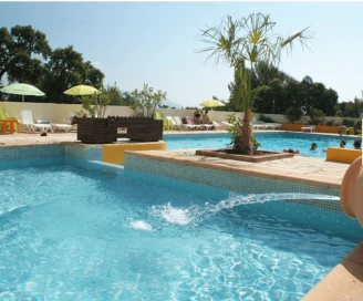Parc Des Fontanettes - 4*, Camping à La Seyne sur Mer (Var) - Location Mobil Home pour 4 personnes - Photo N°2