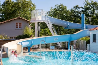 Camping Domaine de Soulac 4*, Camping 4* à Soulac sur Mer (Gironde) - Location Mobil Home pour 8 personnes - Photo N°3