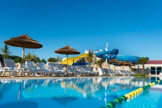 Camping Les Charmettes 4*, Camping 4* à Les Mathes (Charente Maritime) - Location Mobil Home pour 4 personnes - Photo N°3