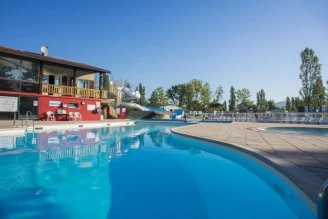 Camping les Rives de Condrïeu 4*, Camping 3* à Condrieu (Rhône) - Location Mobil Home pour 6 personnes - Photo N°2