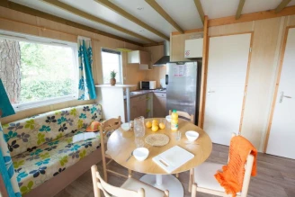 Camping Le Moténo 4*, Camping 4* à Plouhinec (Morbihan) - Location Chalet pour 4 personnes - Photo N°4