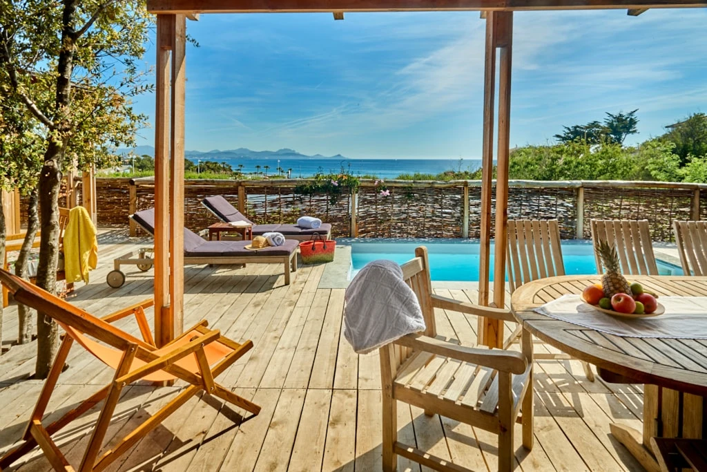 Camping Au Paradis des Campeurs 4*, Camping 4* à Les Issambres (Var) - Location Chalet pour 4 personnes - Photo N°5